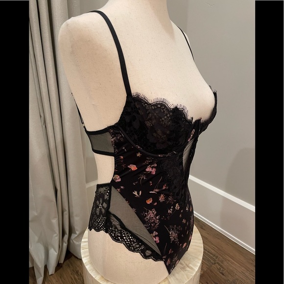 ❤️ EXQUISITE BRAND NEW NEVER WORN GORGEOUS & SEXY VS SATIN FLOWER PRINT TEDDY! 😍 - Picture 11 of 11